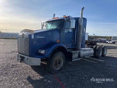 2013 Kenworth T800 6x4 Heavy Haul Ciągnik siodłowy T/A z kabiną sypialną (Inoperable)