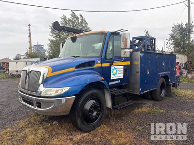 2004 International 4300 4x2 Service Truck