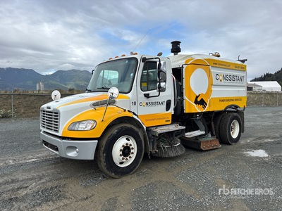 2015 Elgin Crosswind on 2015 Freightliner M2 106 Kehrmaschine