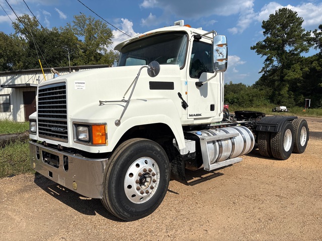 2015 Mack CHU613 6x4 T/A Day Cab Truck Tractor