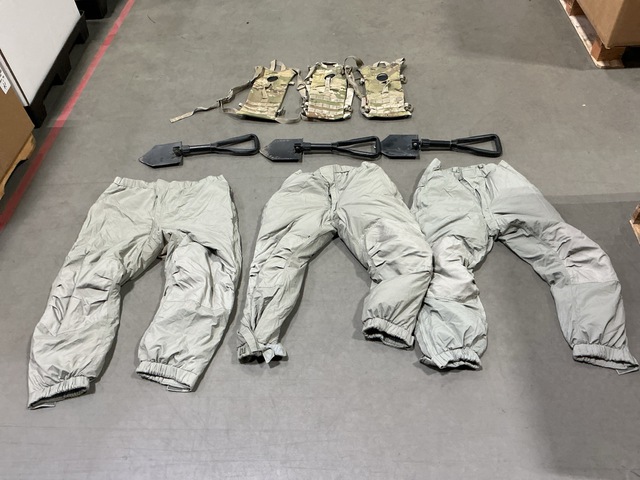(38) Entrenching Tools, (90) Hydration System Carriers & Assorted Items (38) Entrenching Tools, (90) Hydration System Carriers & Assorted Items