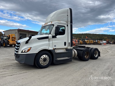 2021 Freightliner Cascadia 126 6x4 T/A Day Cab Truck Tractor