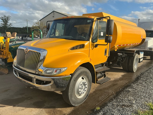 2006 International 4300 4x2 Tanker Truck