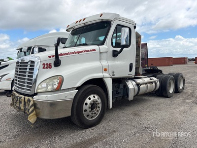 2012 Freightliner Cascadia 125 6x4 تراكتور شاحنة نهارية (ثنائية المحور) (Inoperable)