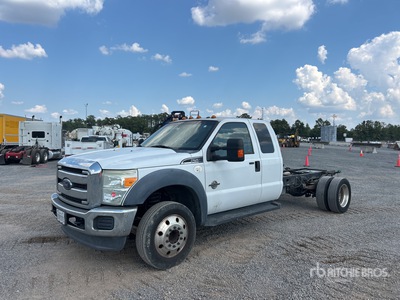 Ford F-550 XL Super Duty XLT 4x2 Extended Cab Cab and Chassis