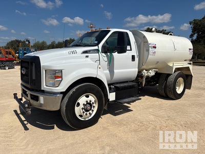 2017 Ford F-650 2000 gal 4x2 Wassertank-Lkw