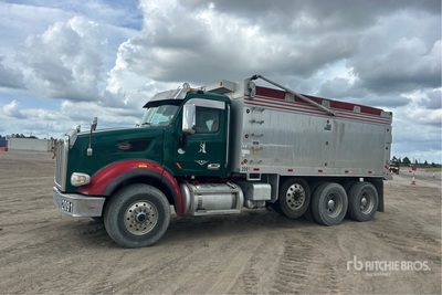 2017 Peterbilt 567 8x4 Camion à benne basculante Tridem