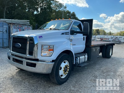 2018 Ford F-750 4x2 Ciężarówka z płaską platformą