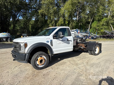2019 Ford F-550 4x2 XL Camión transportador versátil
