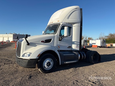 2017 Peterbilt 579 4x2 S/A Day Cab Truck Tractor