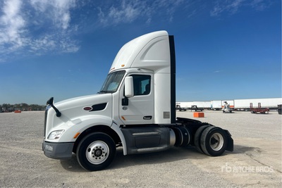 2017 Peterbilt 579 4x2 S/A Day Cab Truck Tractor