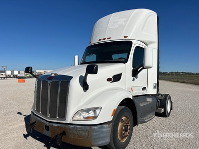 2015 Peterbilt 579 4x2 Day Cab Truck Tractor