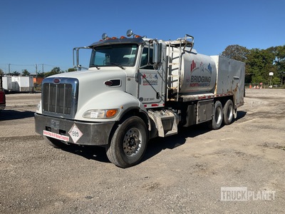 2019 Peterbilt 348 6x4 شاحنة التشحيم