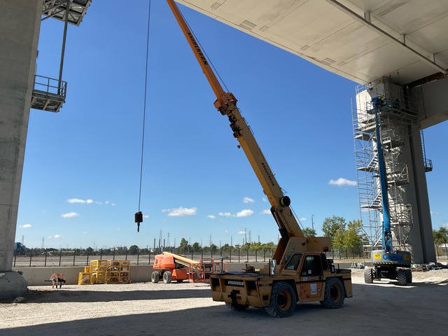 2014 Broderson IC-200-3H 30000 lb 4x4 Carry Deck Crane 2014 Broderson IC-200-3H 30000 lb 4x4 Carry Deck Crane
