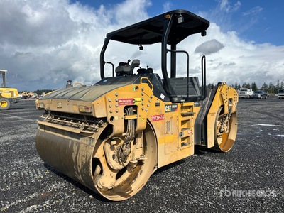 2017 Cat CB64B Compacteur double bille