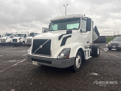 2017 Volvo VNL 4x2 Ciągnik siodłowy z kabiną dzienną S/A