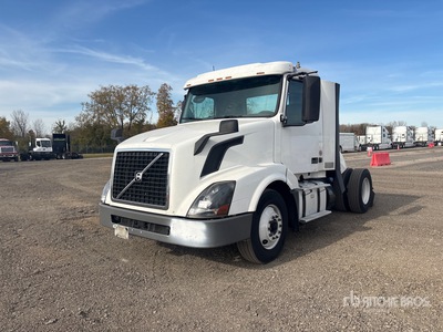 2017 Volvo VNL 4x2 Ciągnik siodłowy z kabiną dzienną S/A