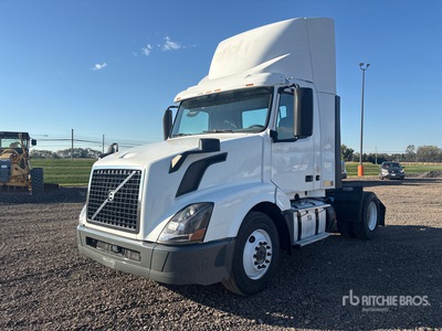 2018 Volvo VNL 4x2 Ciągnik siodłowy z kabiną dzienną S/A