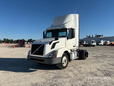 2016 Volvo VNL 4x2 Ciągnik siodłowy z kabiną dzienną S/A