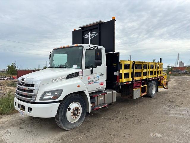 2020 Hino 286 4x2 Flatbed Truck