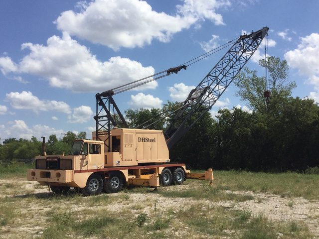 Lorain MC 680 Lattice-Boom Truck Crane