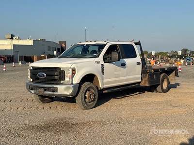2019 Ford F-350 XL 4x4 Crew Cab Ciężarówka z płaską platformą
