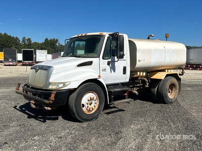2006 International 4300 2000 gal 4x2 Water Truck