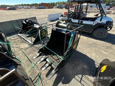 Trojan 200CL 36 in Digging Excavator Bucket - Fits 80mm Cat 320/321/323, Hyundai R210, Komatsu PC200/220, Deere 160/200/225, Kobelco SK210, Case 210/225, Doosan DX225