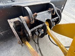 Chassis with Clavijas del cangilón al brazo elevador
