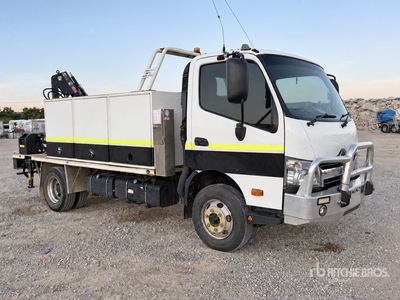 2019 Hino 300 4x2 شاحنة خدمة