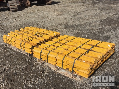 Quantity of (2) Pallets of 700mm Double Grousers (Unused) - Fits Cat 330