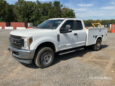 2019 Ford F-350 4x4 Extended Cab Camión Utilitario