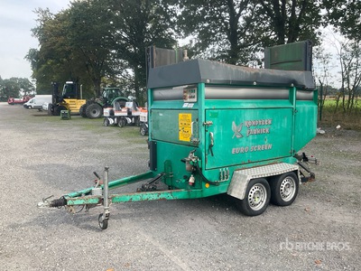 2003 Farwick Euro Screen Trailer Mounted Electric Powered Screen