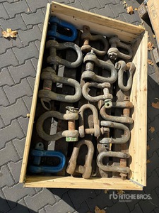 Quantity of (15) Shackles