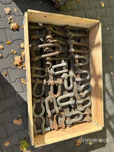 Quantity of (22) Shackles