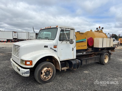 Vac-tron on 1999 International 4700 Vacuum Excavator Truck