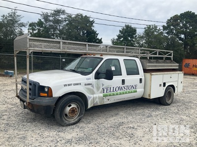2006 Ford F-350 XL 4x2 Crew Cab Utility Truck