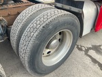 4 dessous de caisse - Camion with Pneus de traction avant droite
