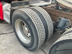 4 dessous de caisse - Camion with Pneus de traction avant gauche
