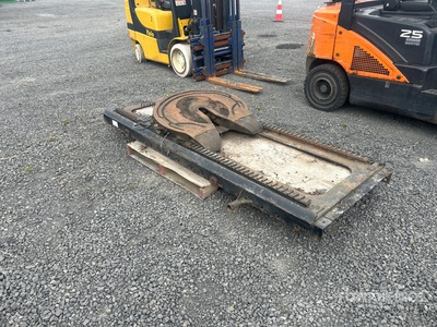 Fifth Wheel Hitch and Plate Rail System Fifth Wheel