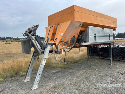 Epoke Sirius Combi Hydraulic Sand spreader
