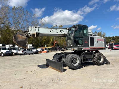 2010 Gradall XL4300III 4x4 Pelle à roues pour travaux routiers