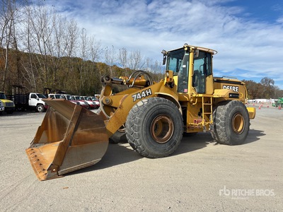 2000 John Deere 744H Wheel Loader