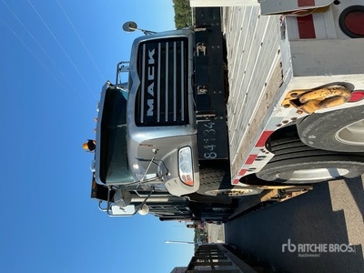 2014 Mack GU813 を見 Dump Truck
