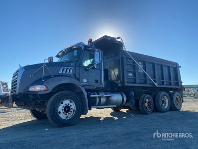 2014 Mack GU813 8x4 Camion à benne basculante Tri/E