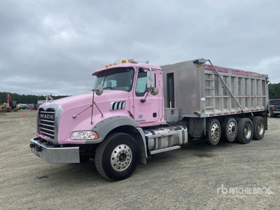 2013 Mack GU813 10x4 Crew Cab Camion à benne quatre essieux