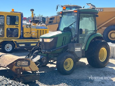 2015 John Deere 4066R Tractor escoba (Inoperable)