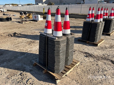 Quantity of (100) 27 In Reflective Cônes d'autoroute (Unused)