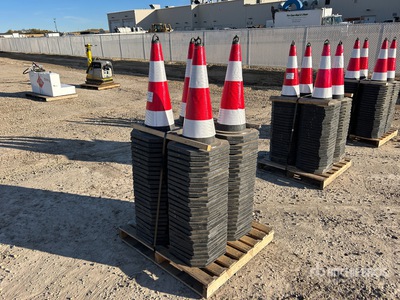 Quantity of (100) 27 In Reflective Cônes d'autoroute (Unused)