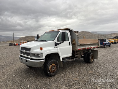 2005 GMC C4500 4x4 S/A Dump Truck